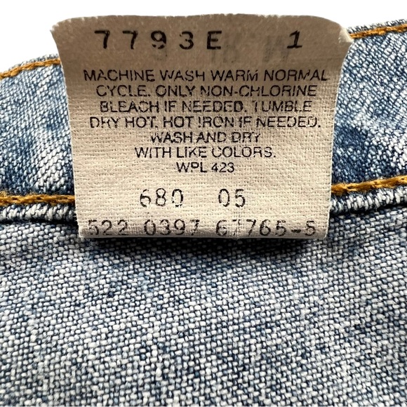 Vintage Levi’s 10965 USA Made Denim Cutoff Shorts - Picture 16 of 17